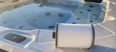 Du ska inte rengöra detta spafilter utan du kan använda filtret i cirka 6 månader utan skötsel.